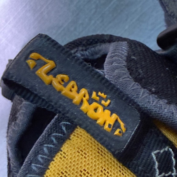 Nike Lebron Soldier Graffiti Kids Basketball Shoes Black Yellow Graffiti SZ 7Y - Picture 3 of 9